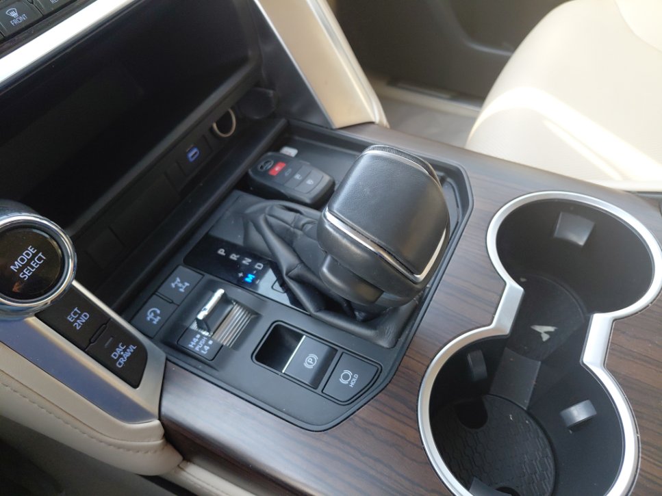 تويوتا لاند كروزور جي اكس ار 4 2024 image