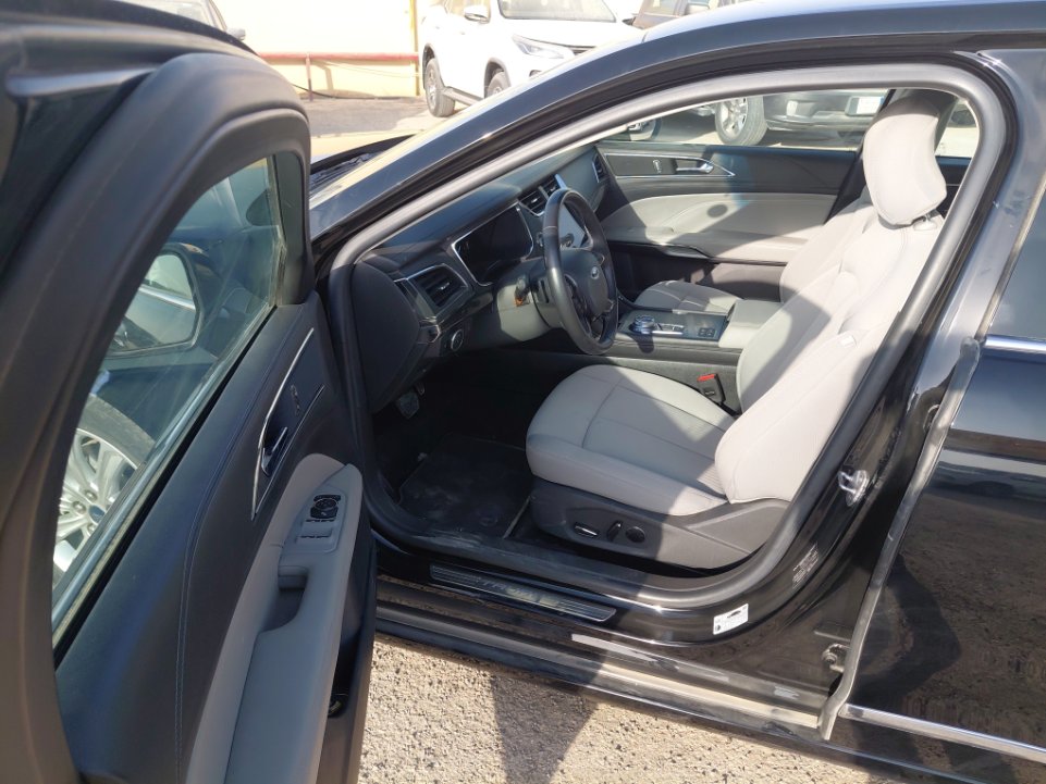 Ford Taurus  2022 image