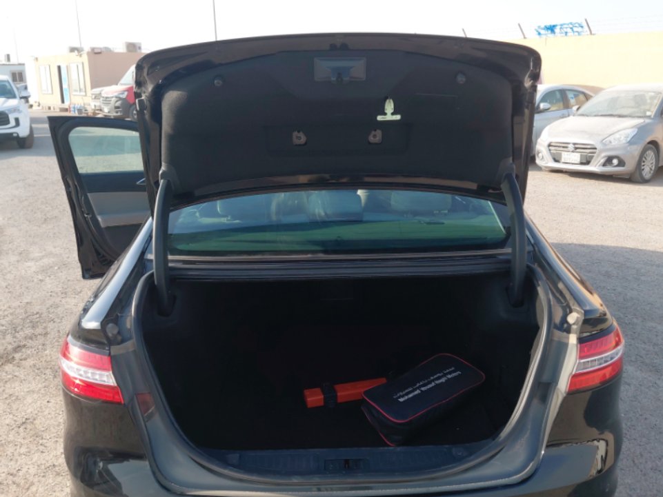 Ford Taurus  2022 image