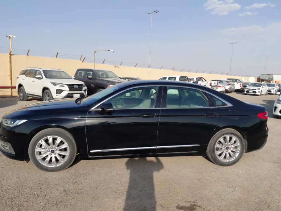 Ford Taurus  2022 image