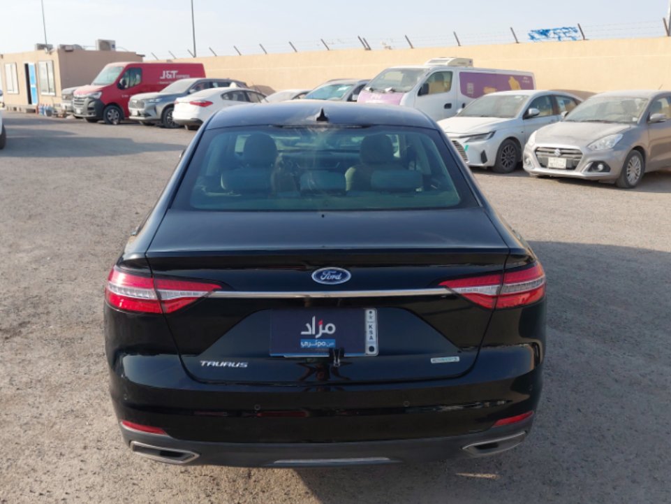 Ford Taurus  2022 image