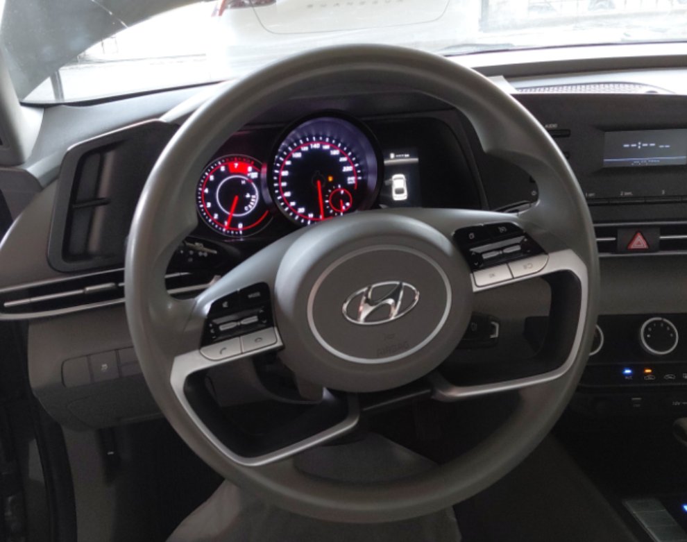 Hyundai Elantra  2021 image