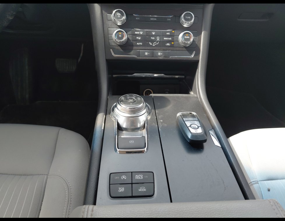 Ford Taurus  2022 image