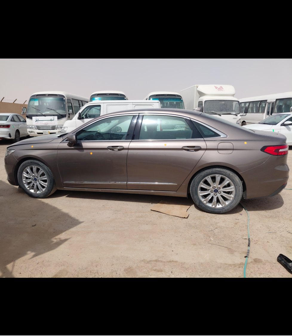 Ford Taurus  2022 image