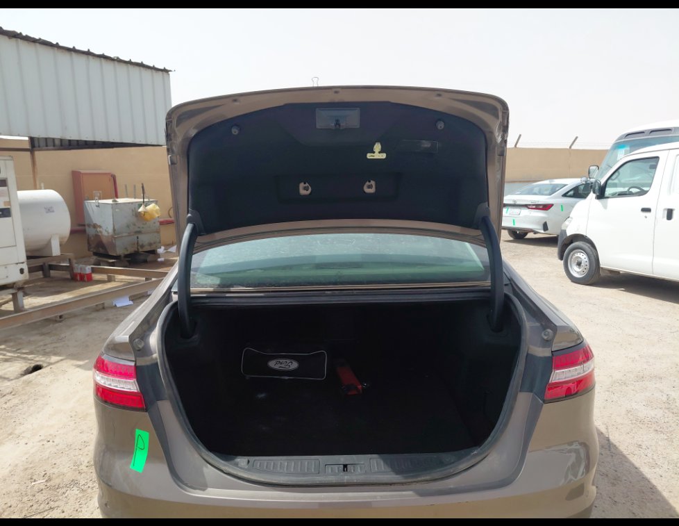 Ford Taurus  2022 image