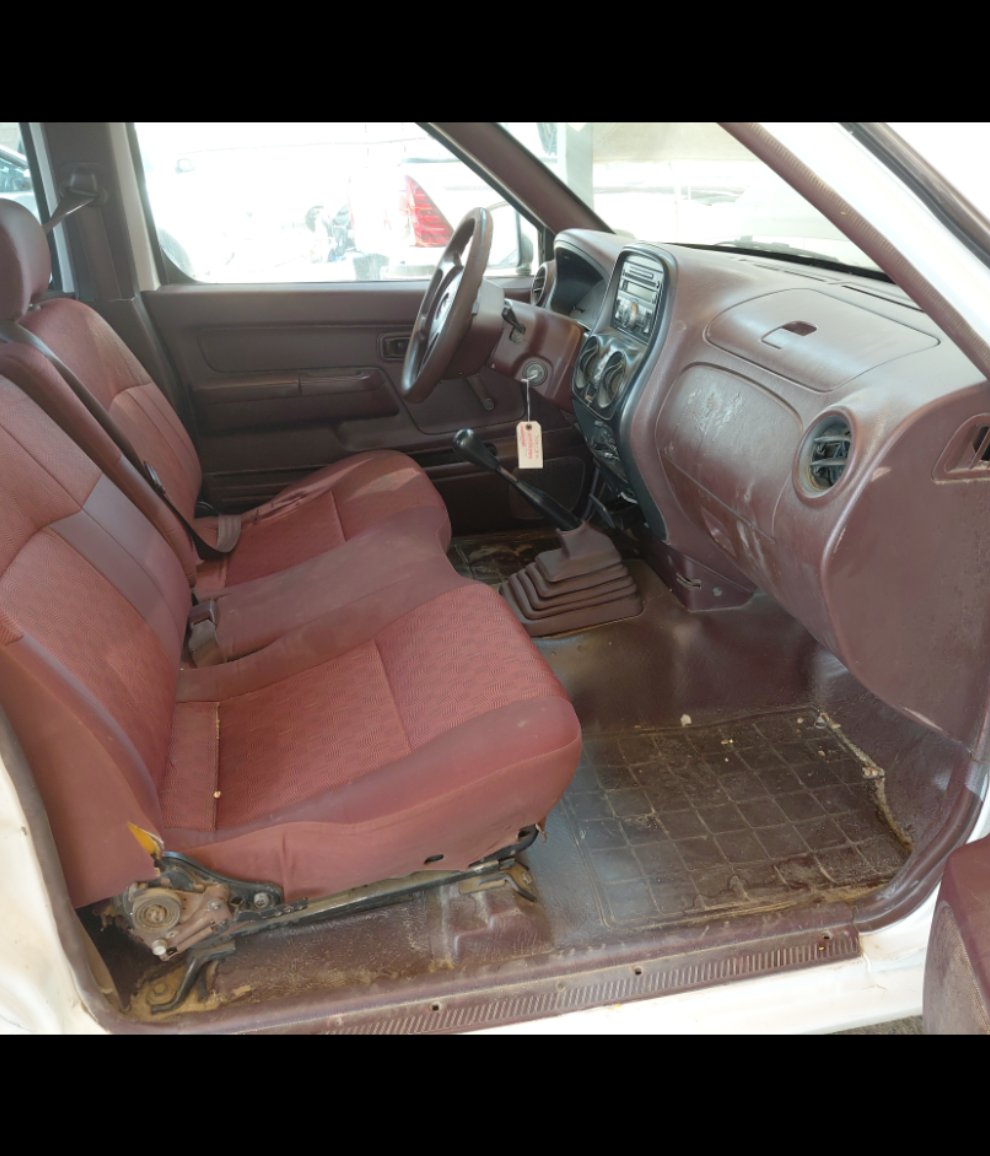 Nissan Pickup  2013 image