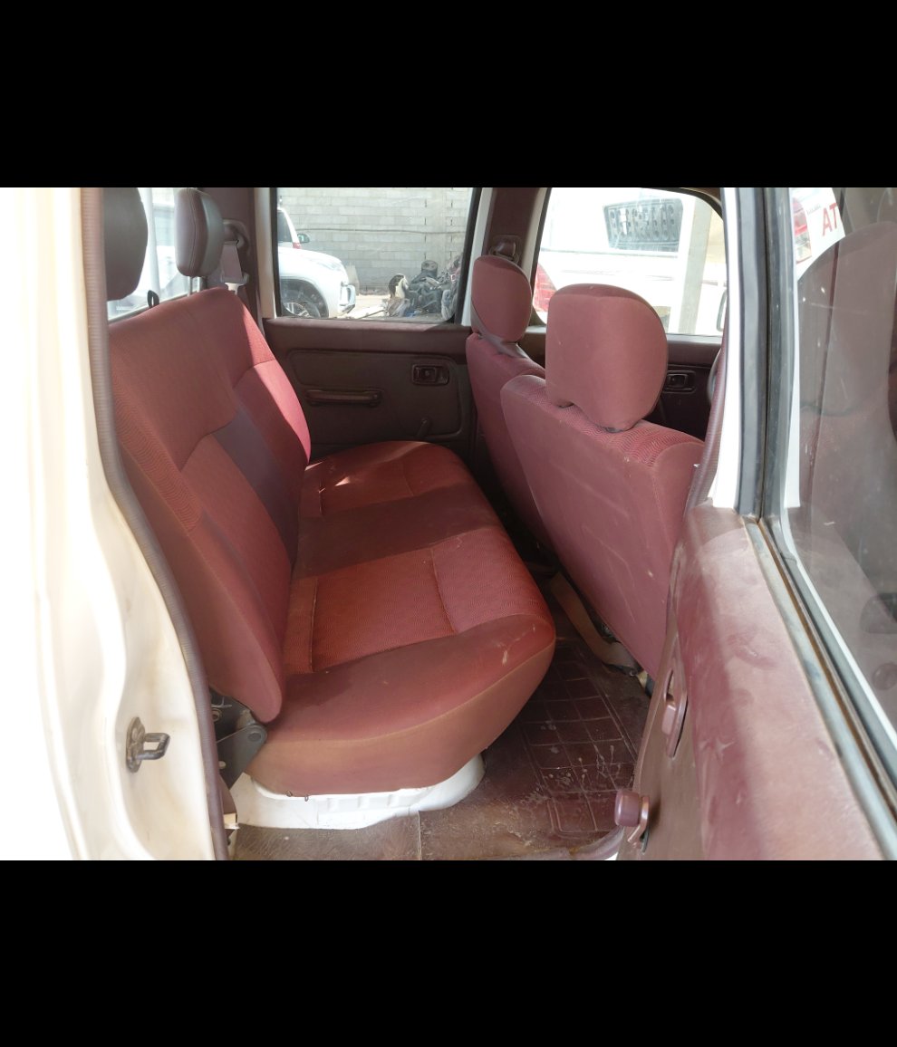 Nissan Pickup  2013 image