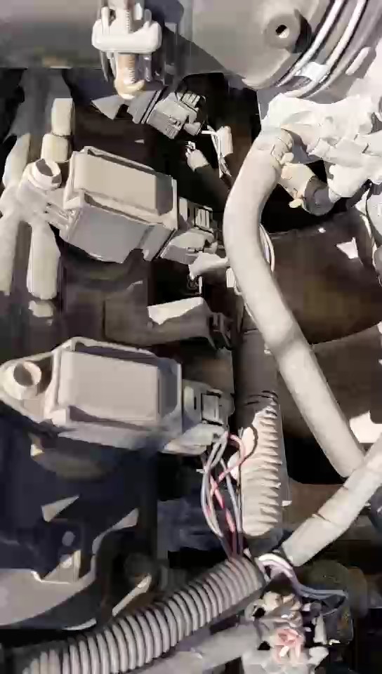 Mitsubishi L200  2016 video