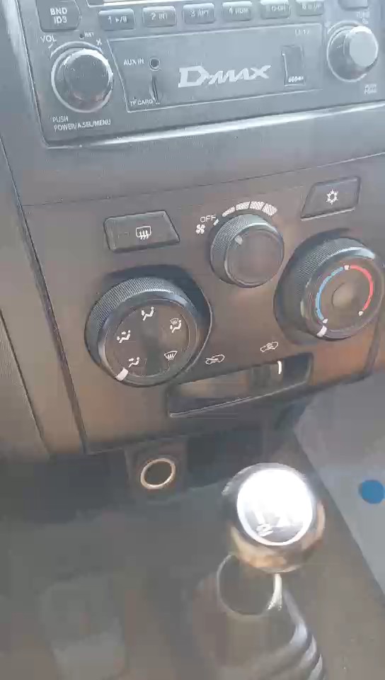 Isuzu D MAX 2x4 2021 video