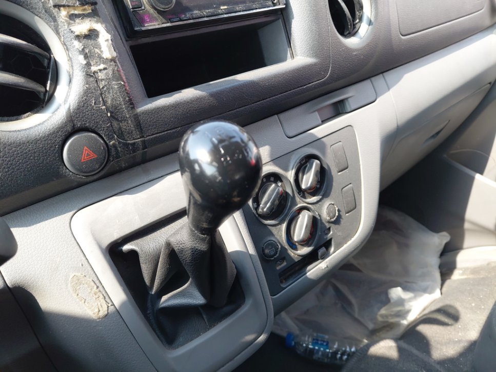 نيسان أورفان  2021 image