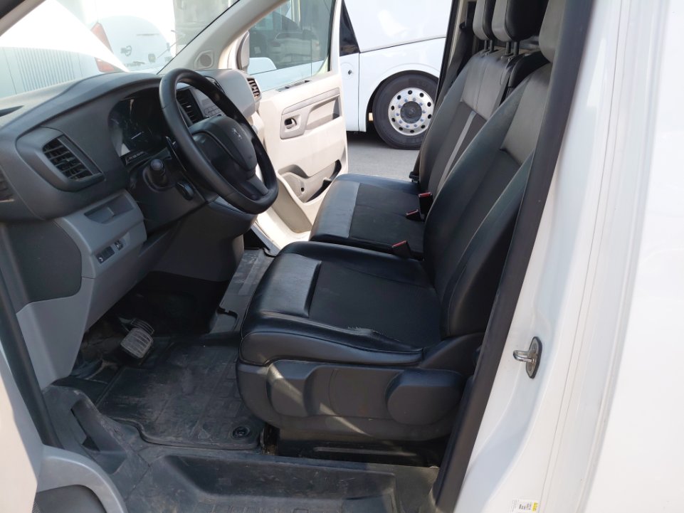 بيجو اكسبرت فان  2022 image