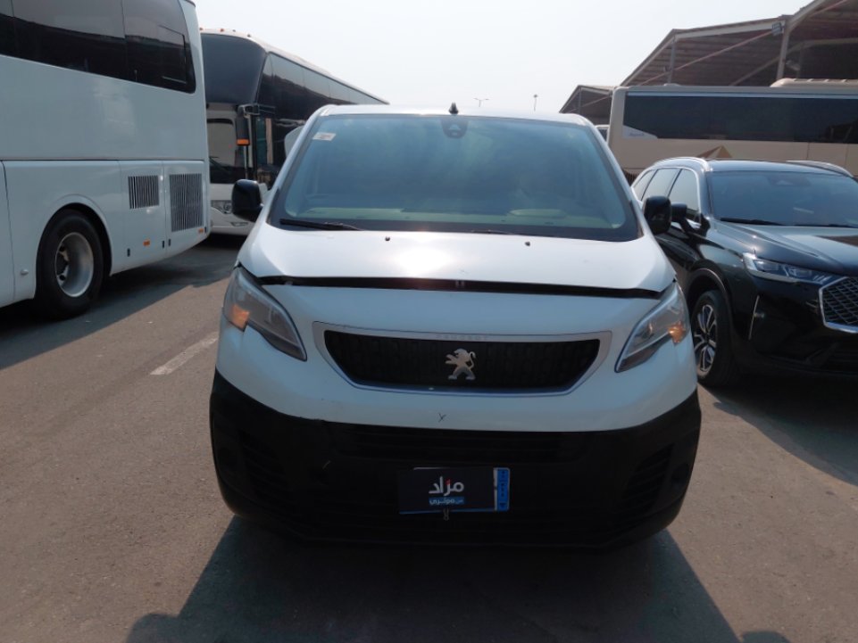 بيجو اكسبرت فان  2022