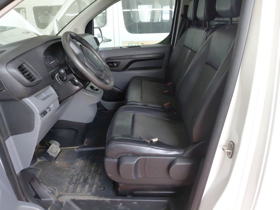 بيجو اكسبرت فان  2022 image