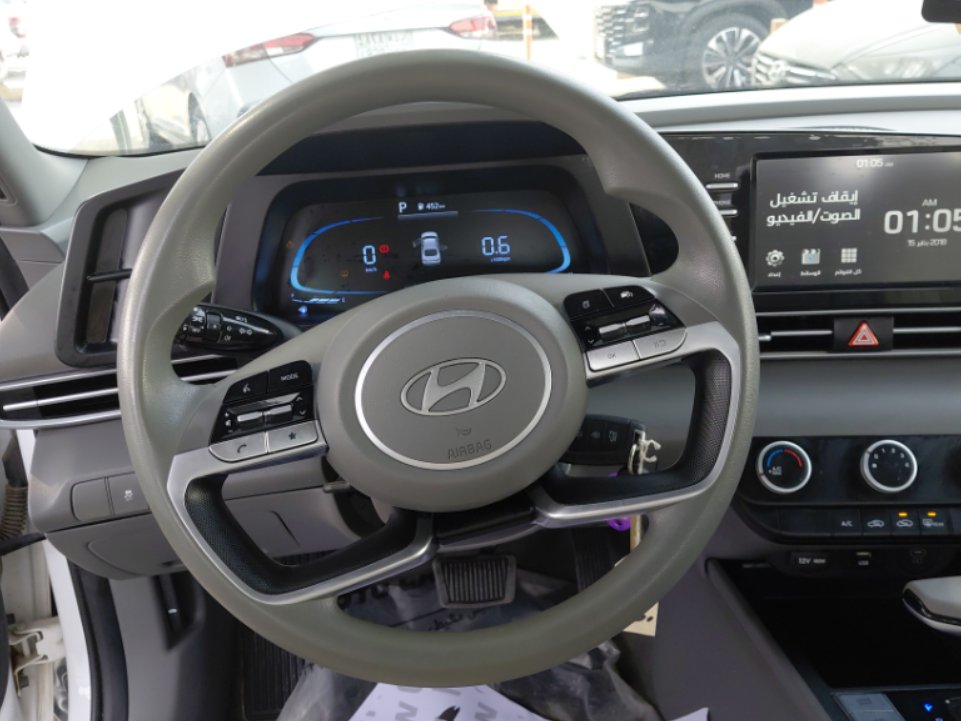 Hyundai Elantra STD 2024 image