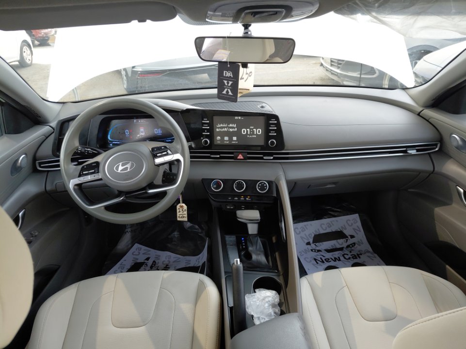Hyundai Elantra STD 2024 image