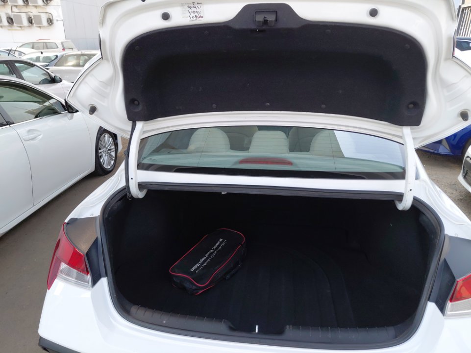 Hyundai Elantra STD 2024 image