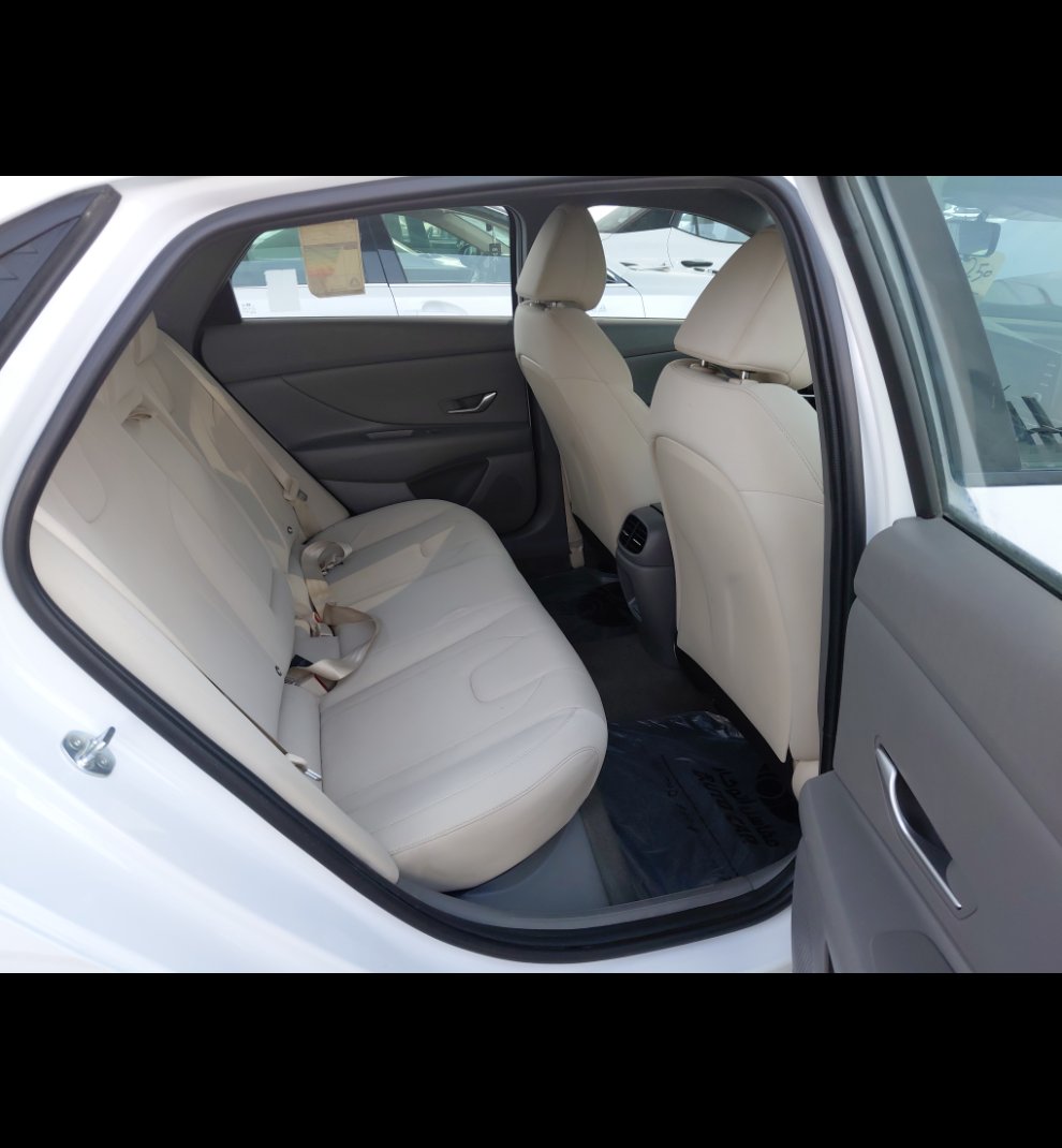 Hyundai Elantra STD 2024 image