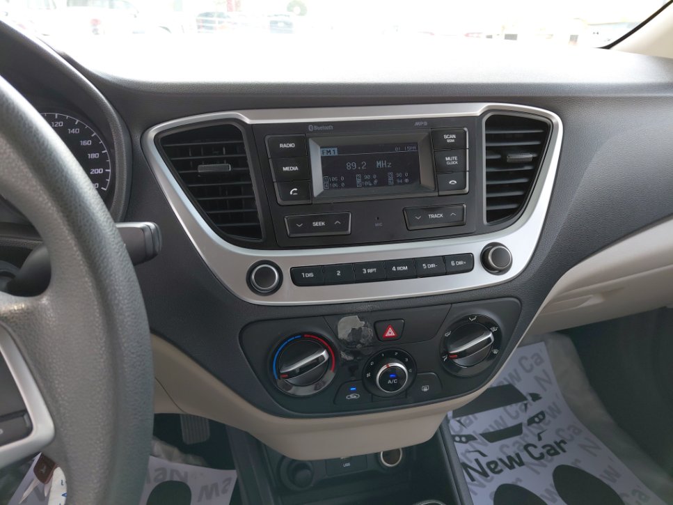 Hyundai Accent STD 2023 image