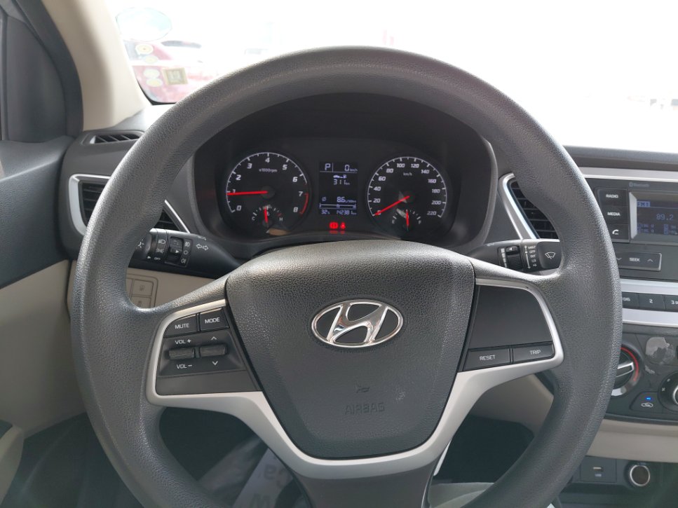 Hyundai Accent STD 2023 image