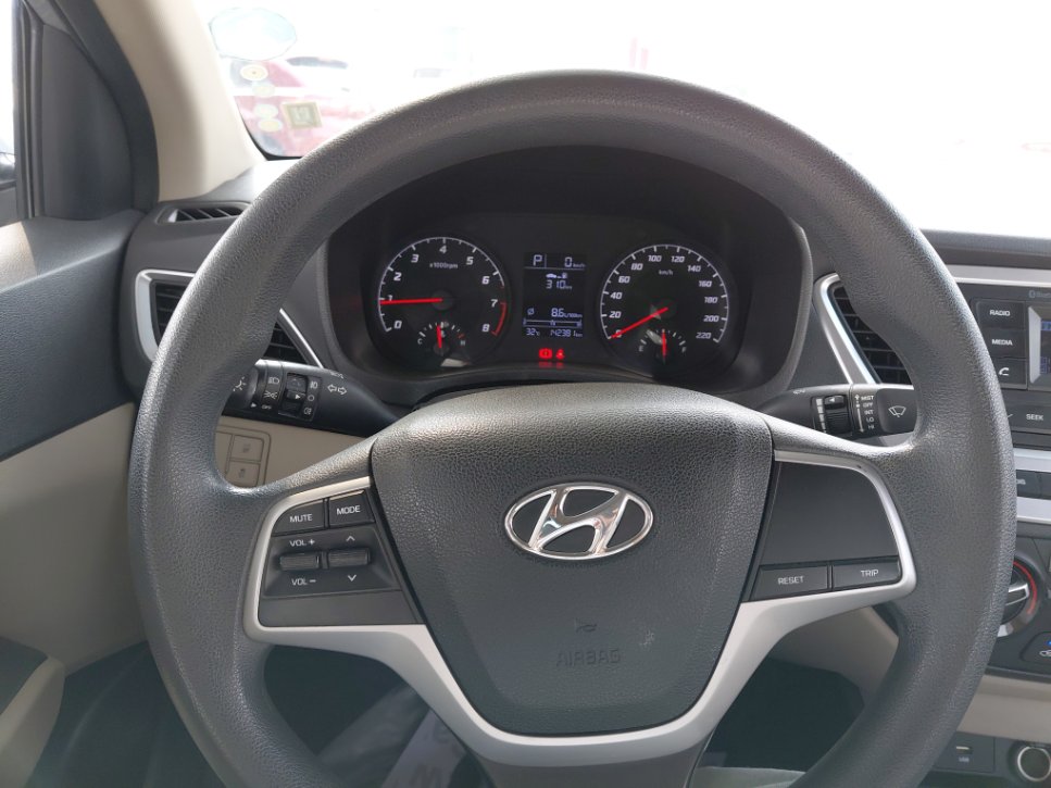 Hyundai Accent STD 2023 image