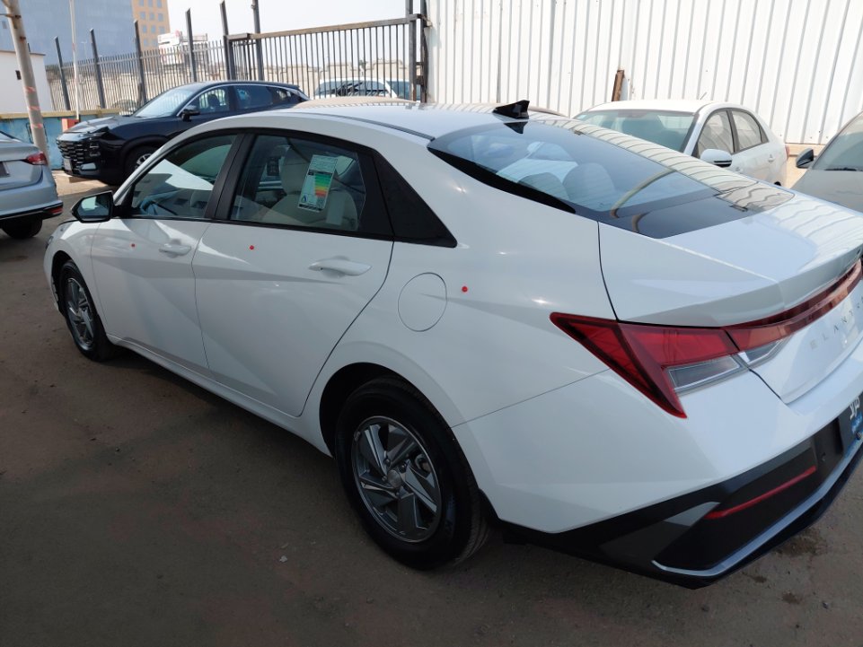 Hyundai Elantra STD 2024 image