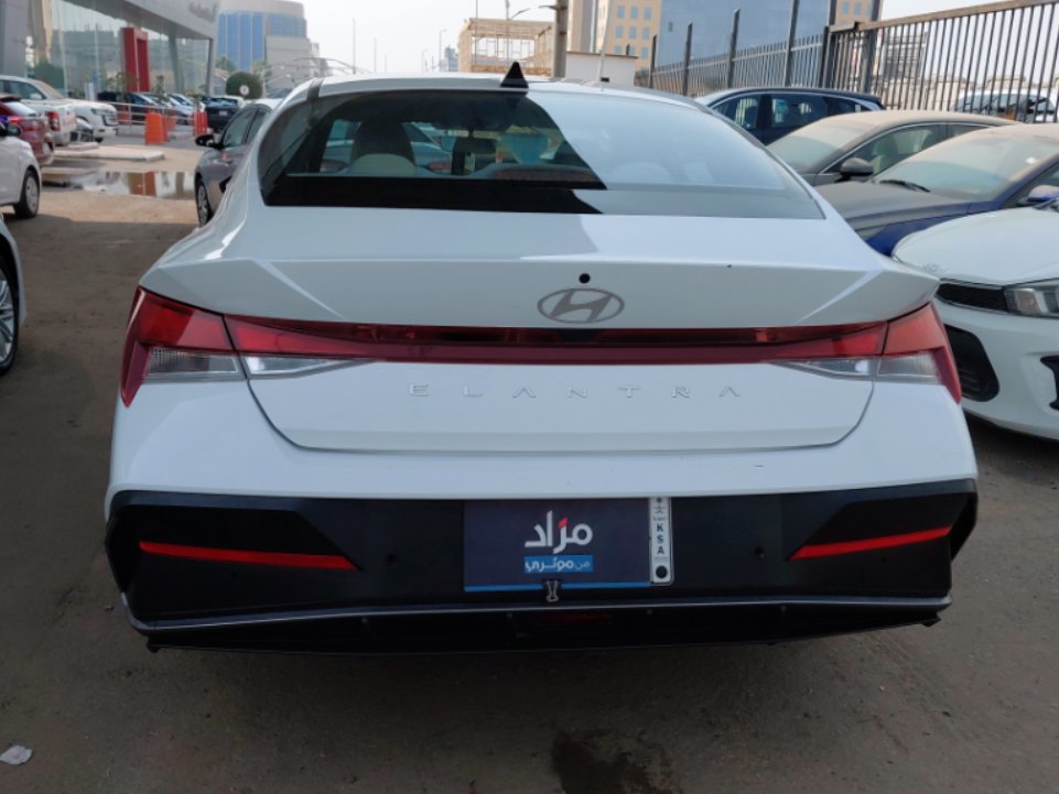 Hyundai Elantra STD 2024 image