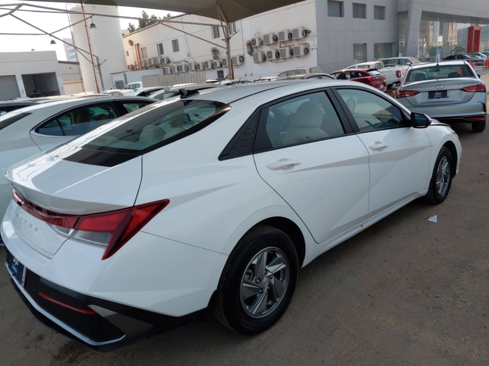 Hyundai Elantra STD 2024 image
