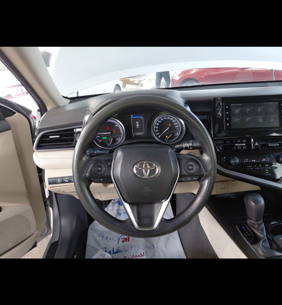 Toyota Camry LE HEV 2021 image