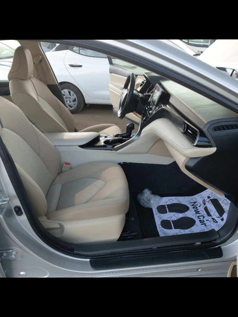 Toyota Camry LE HEV 2021 image