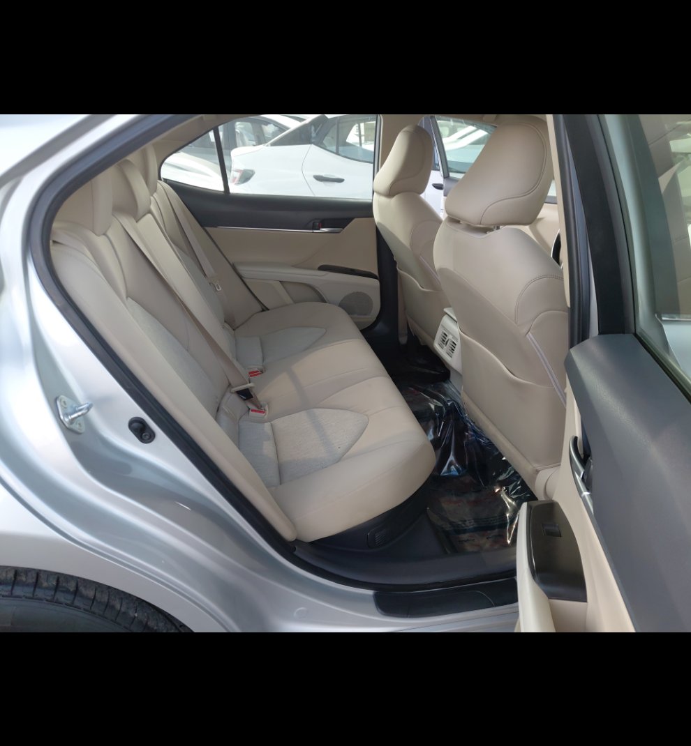 Toyota Camry LE HEV 2021 image