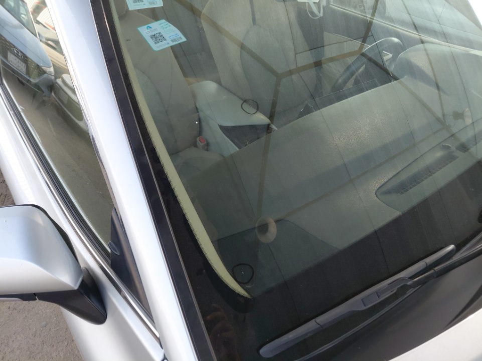 Toyota Camry LE HEV 2021 image