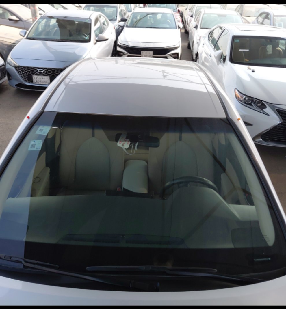 Toyota Camry LE HEV 2021 image