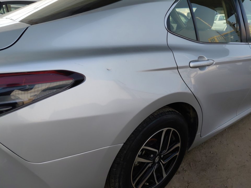 Toyota Camry LE HEV 2021 image