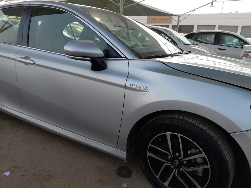 Toyota Camry LE HEV 2021 image