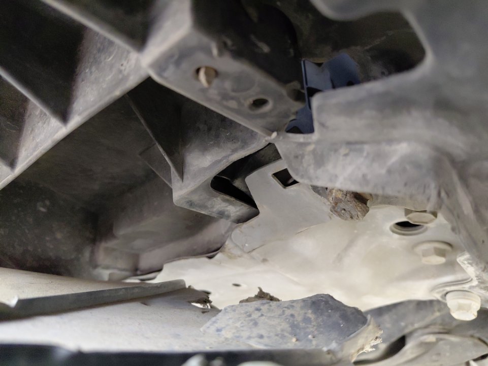 Toyota Camry LE HEV 2021 image