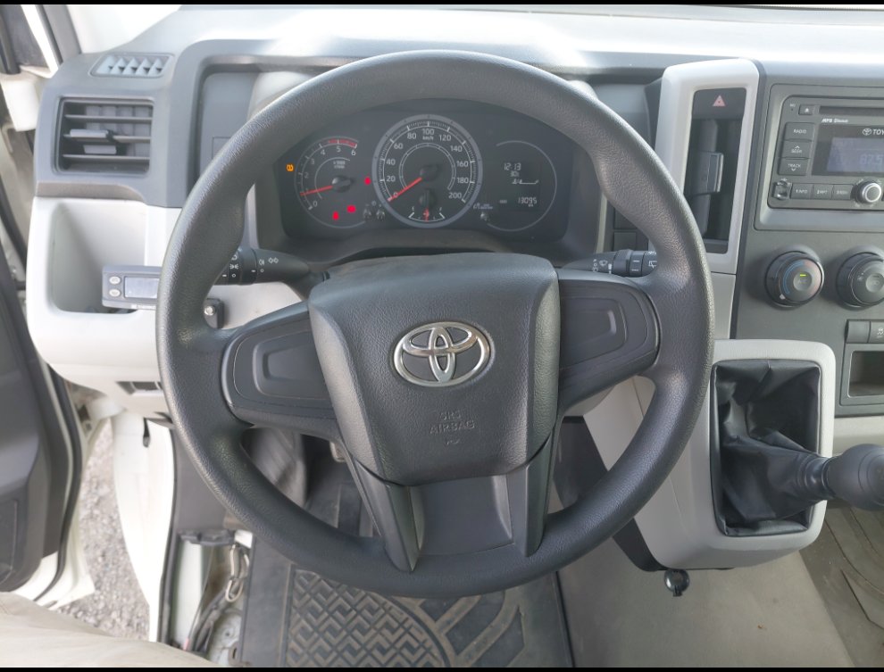 Toyota Hiace Van  2020 image