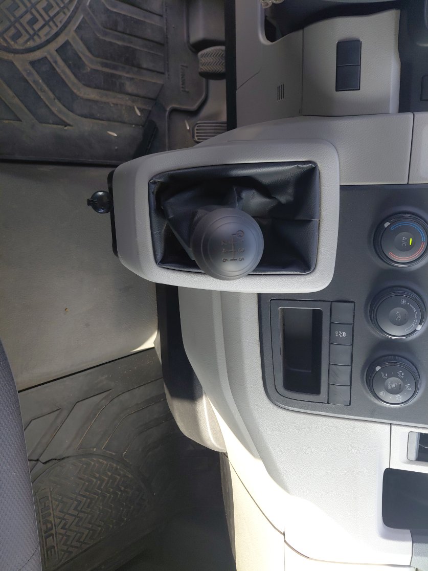 Toyota Hiace Van  2020 image