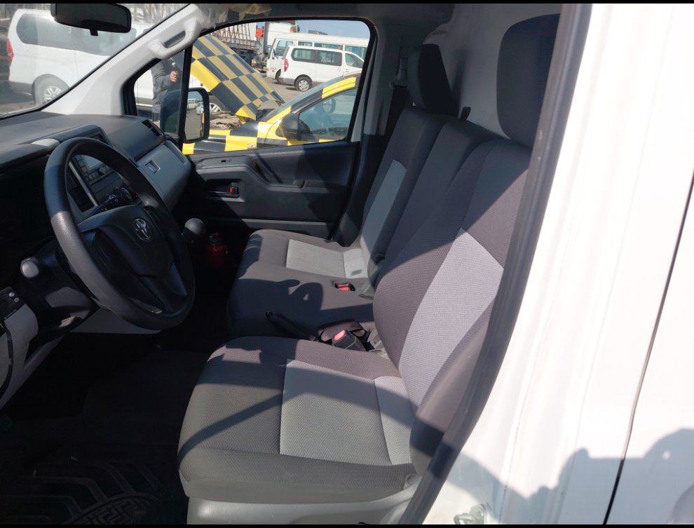 Toyota Hiace Van  2020 image