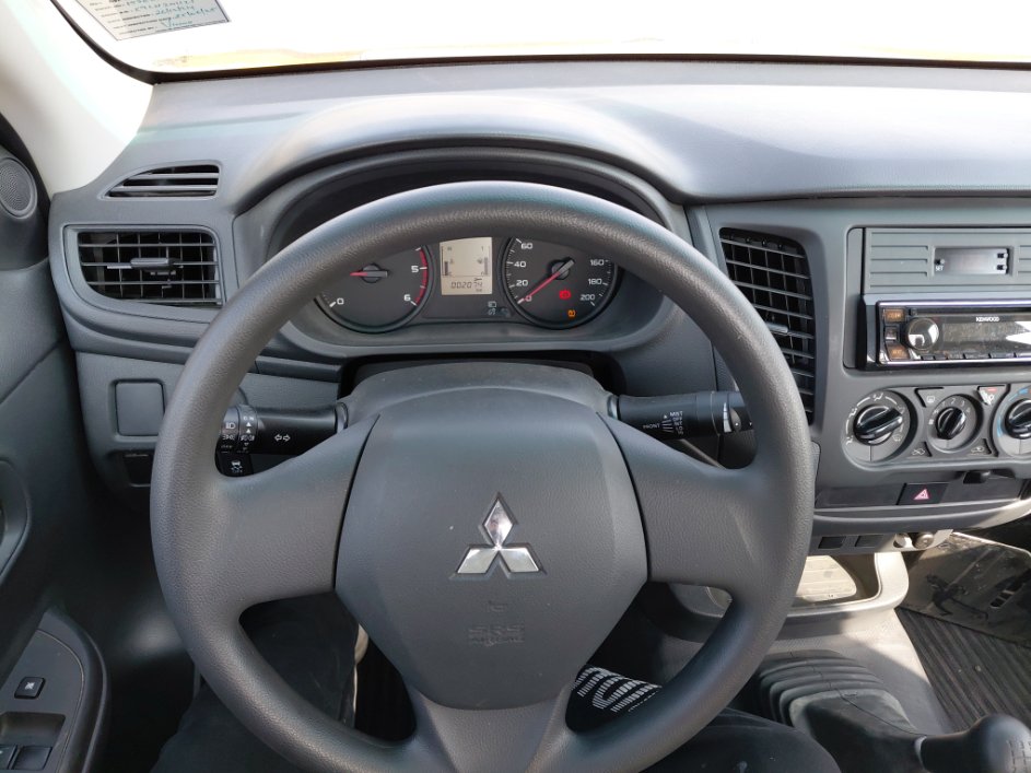 Mitsubishi L200  2020 image