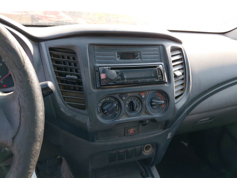 Mitsubishi L200  2016 image