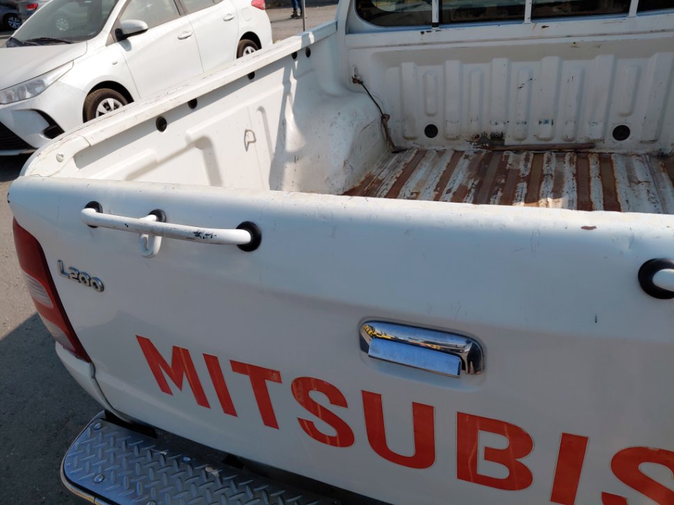 Mitsubishi L200  2016 image