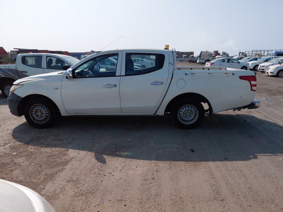 Mitsubishi L200  2016 image