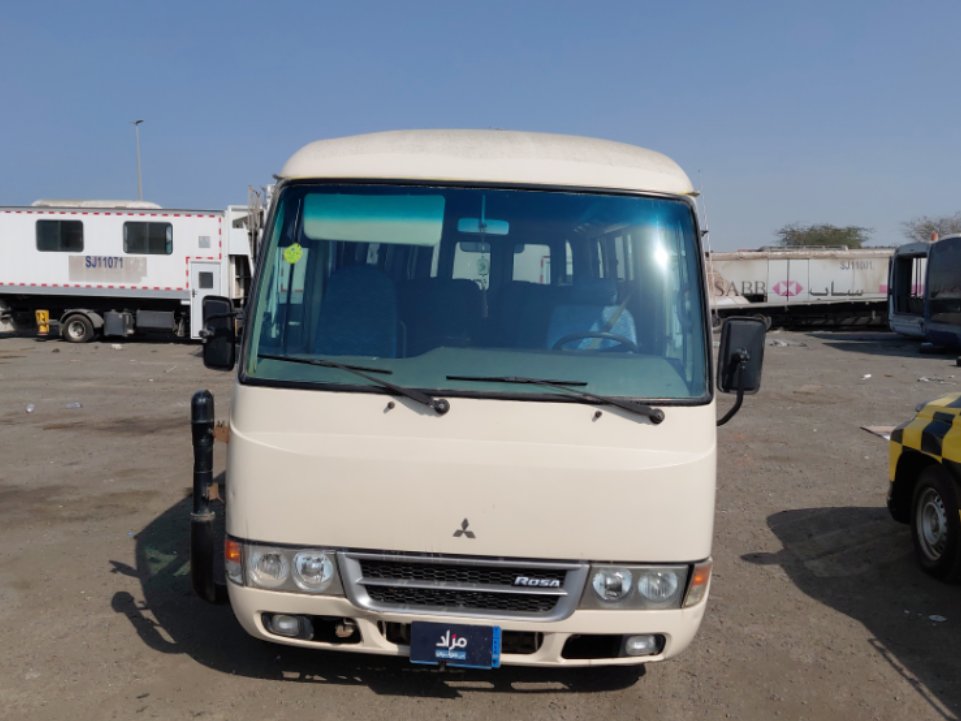 ميتسوبيشي روزا  2015