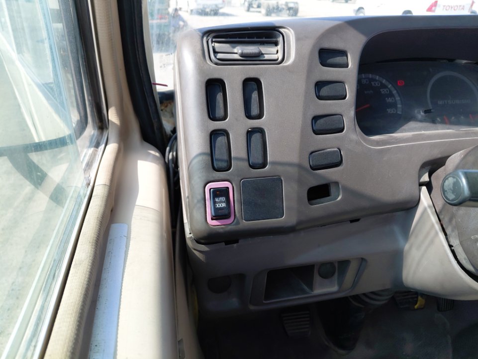 Mitsubishi Rosa  2015 image