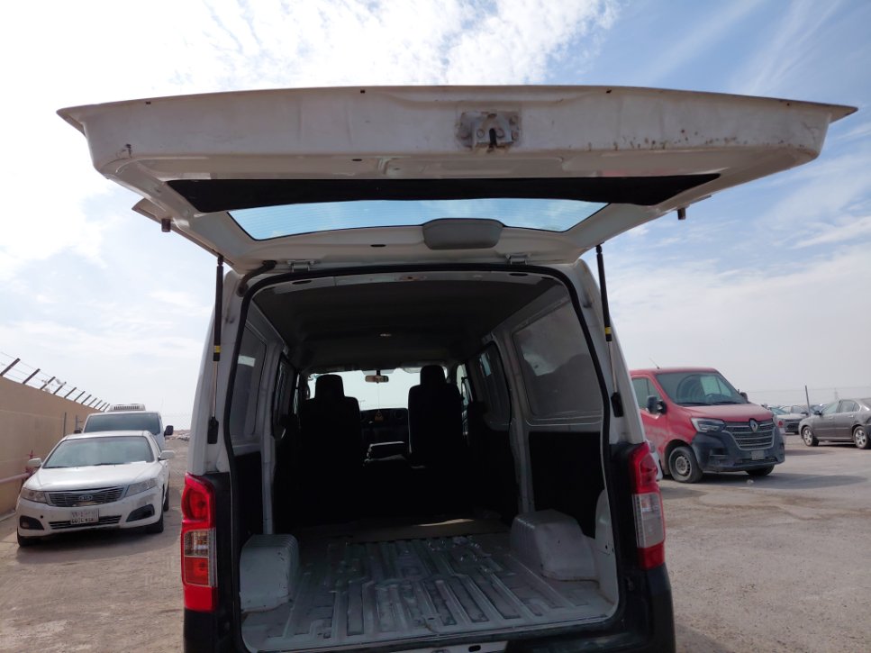 Nissan Urvan  2021 image