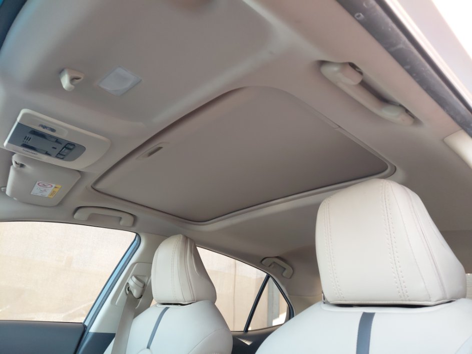 Toyota Camry GLE HEV  2023 image