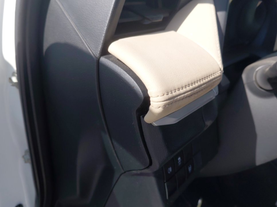 تويوتا يارس SD Y 2023 image