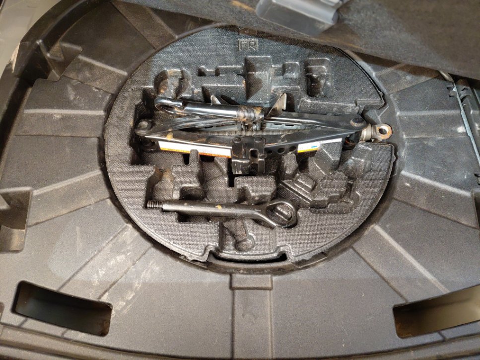 Toyota Camry GLE X 2024 image