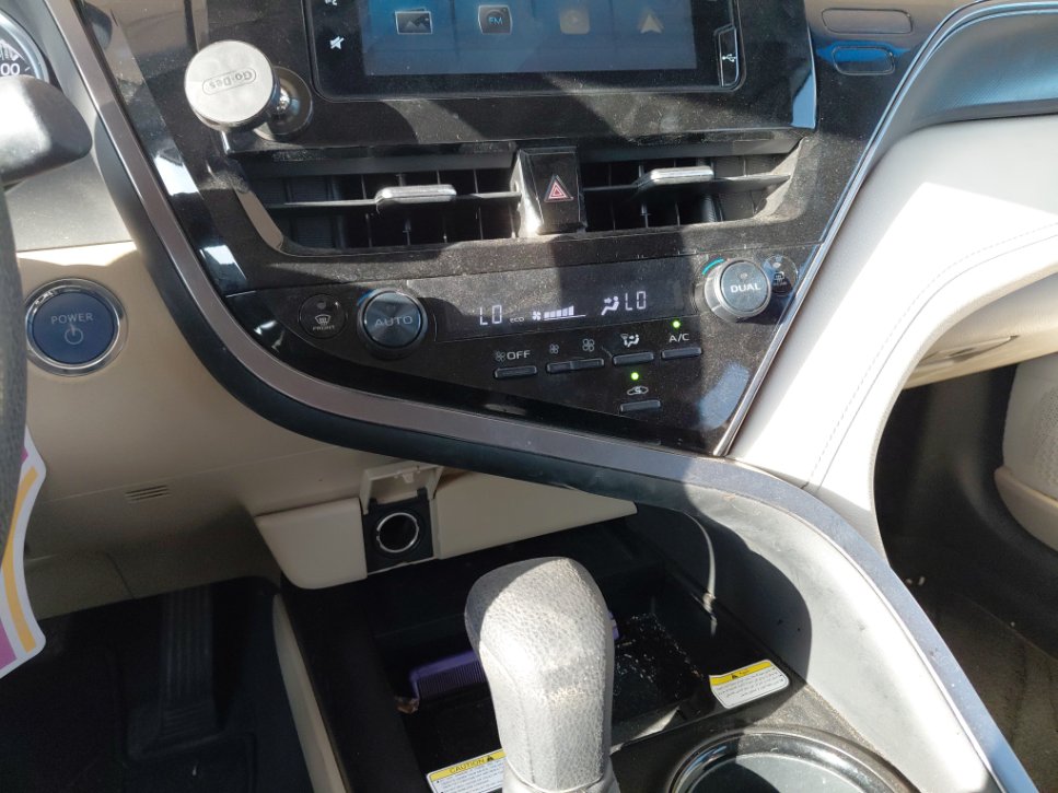 Toyota Camry LE HEV 2024 image