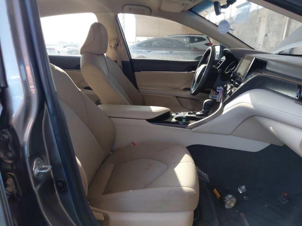 Toyota Camry LE HEV 2024 image